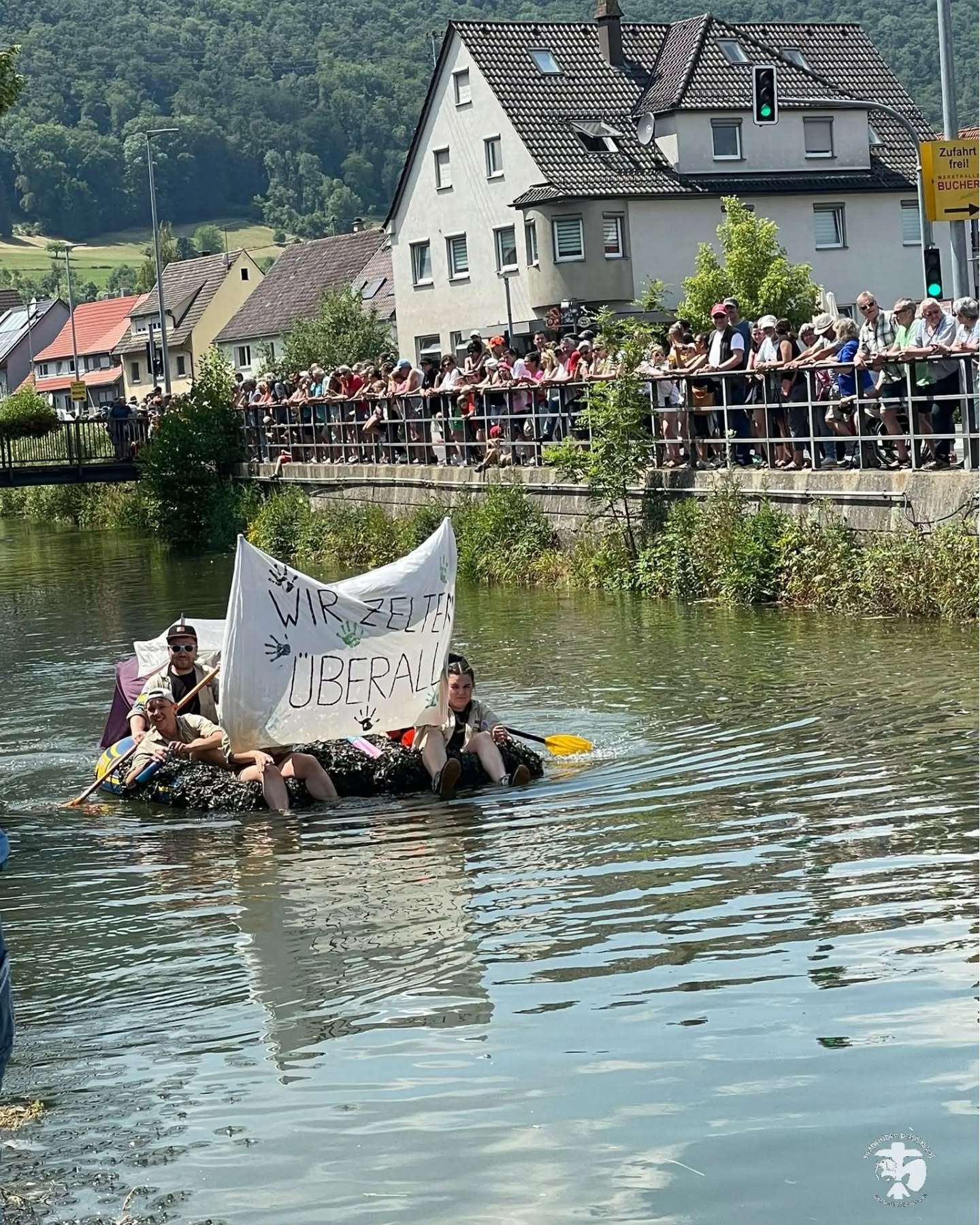 "WIR ZELTEN ÜBERALL!🏕️"So hi...